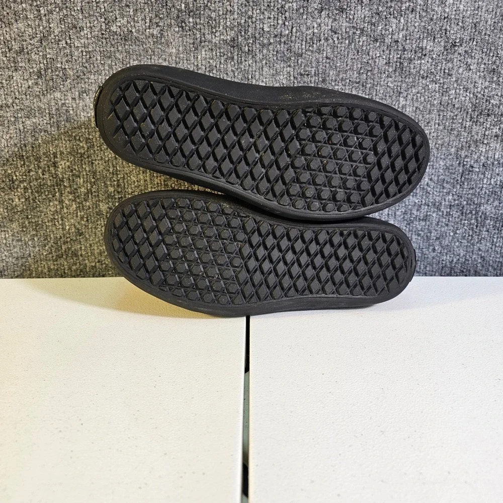 Vans‎ Chukka Low Black Leather Fleece Lined Skate Shoes Men's 7 Women's 8.5 EUC